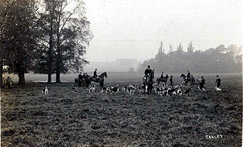 The Hunt at Oakley about 1920 [Z1306/85]
